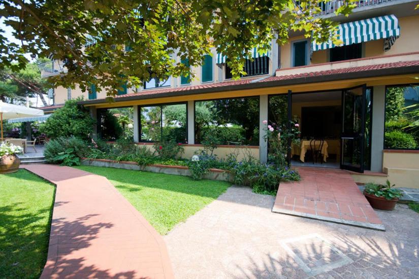 Hotel Gemma Del Mare Marina di Pietrasanta Exterior photo